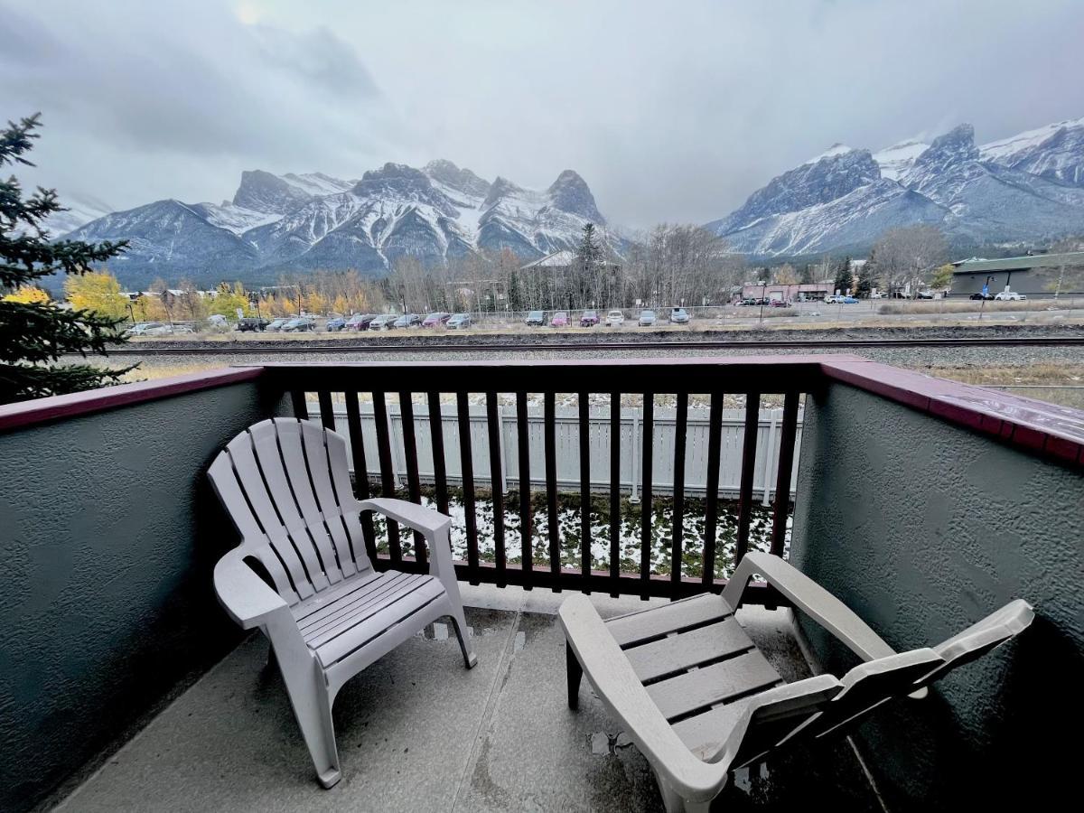 CANADIAN ROCKIES CHALETS CANMORE (Canada) - from £ 53 | HOTELMIX